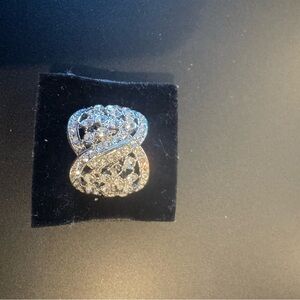 Elegant Silver and Gold Women's Ring